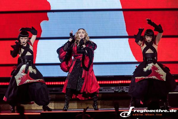 Perfekt, aber steril - Madonnas Konzert in der Mannheimer SAP Arena erweist sich als Spätzünder 